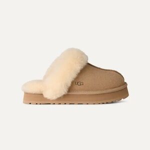 UGG Kids’s Cream and Tan Sheepskin Slippers - Disquette